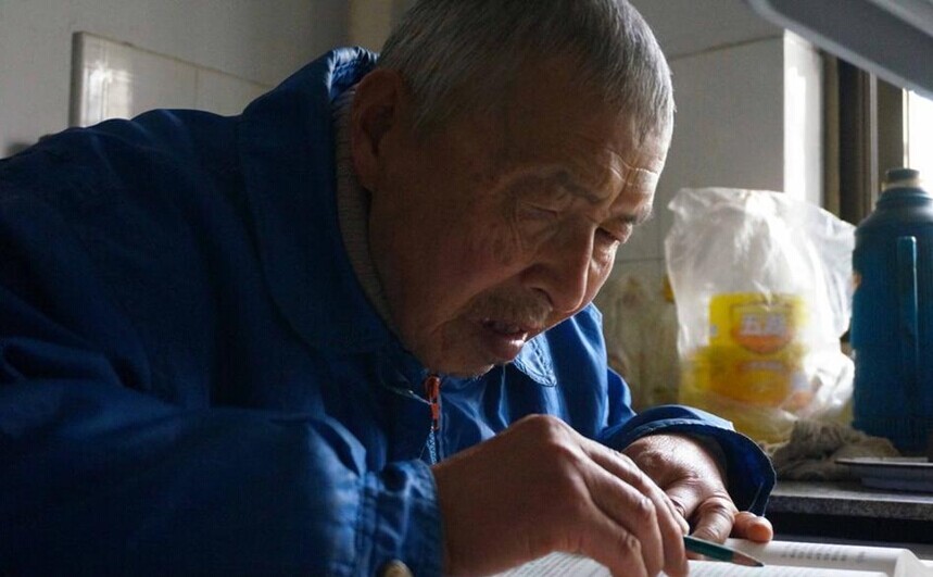 学霸爷爷冲刺考研 73岁高龄每天复习超8小时-5.jpg